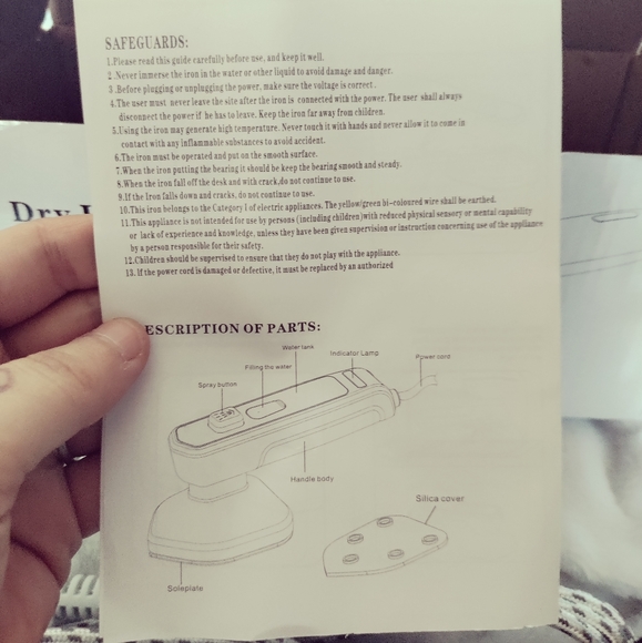 Mini Dry Iron with Spray - Picture 4 of 4